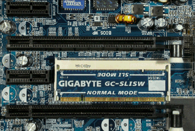 藍色神盾 K8再現 技嘉GA K8NXP SLI 主機板電子時報記者 陳文欽DigiTimes 最新消息 GIGABYTE 技嘉科技