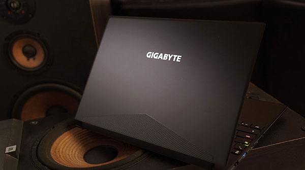 AERO 15 Classic (Intel 9th Gen) 主な特徴 | ノートパソコン - GIGABYTE Japan